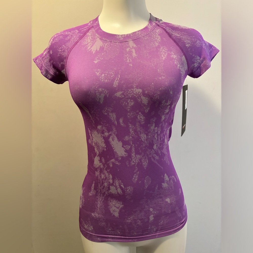 Size 2 Lululemon Swiftly Tech Short Sleeve.